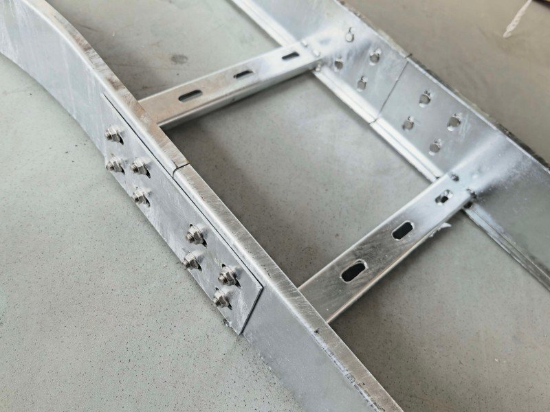 Heavy duty GI ladder trays supporting high load capacity for refinery power cable runs (ID#3)