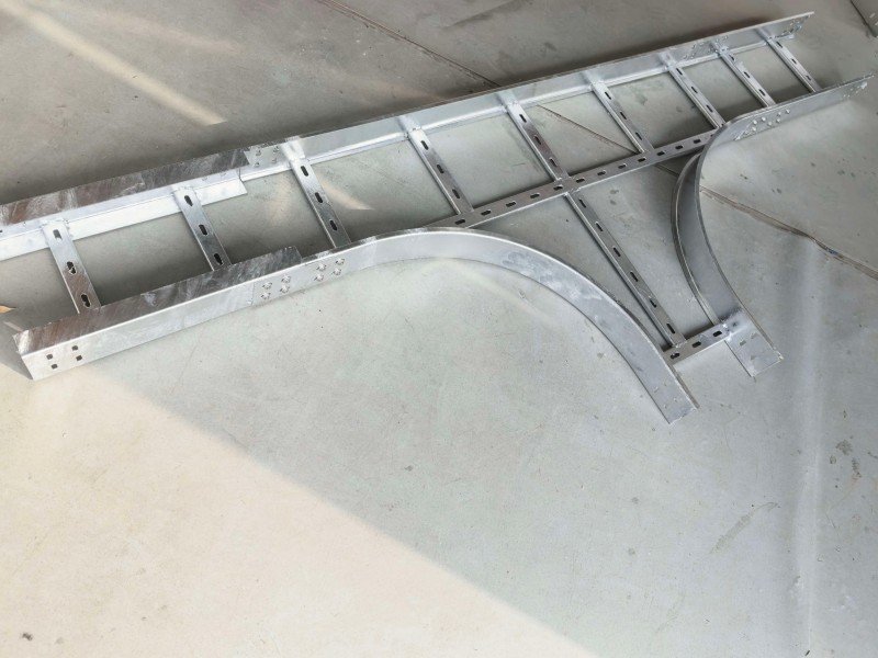 GI ladder type cable trays designed for crude oil refinery project infrastructure (ID#1)