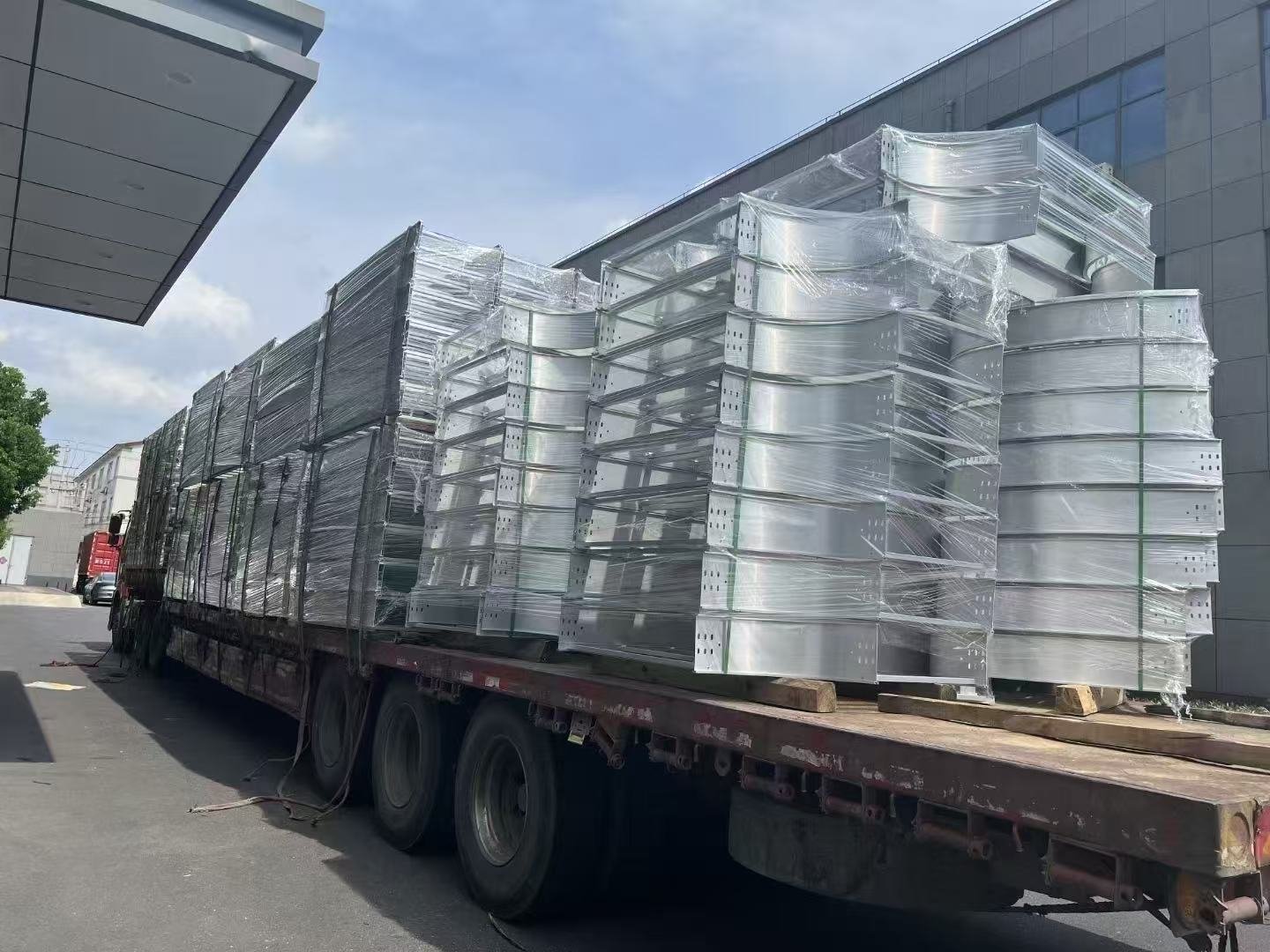 Choosing Reliable Suppliers Reliable supplier criteria for choosing quality aluminum alloy cable trays (ID#5)