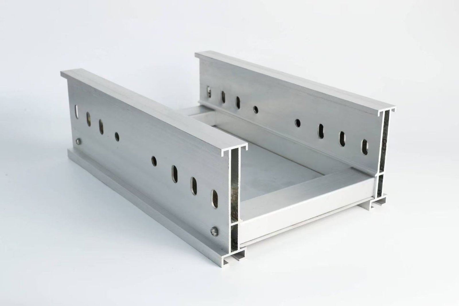 Aluminum alloy ladder-type cable tray application overview and use cases (ID#1)