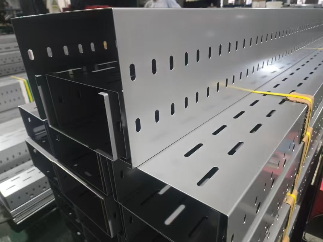 RAL 7035 perforated cable tray versus hot-dip galvanized cost comparison in bulk orders (ID#1)