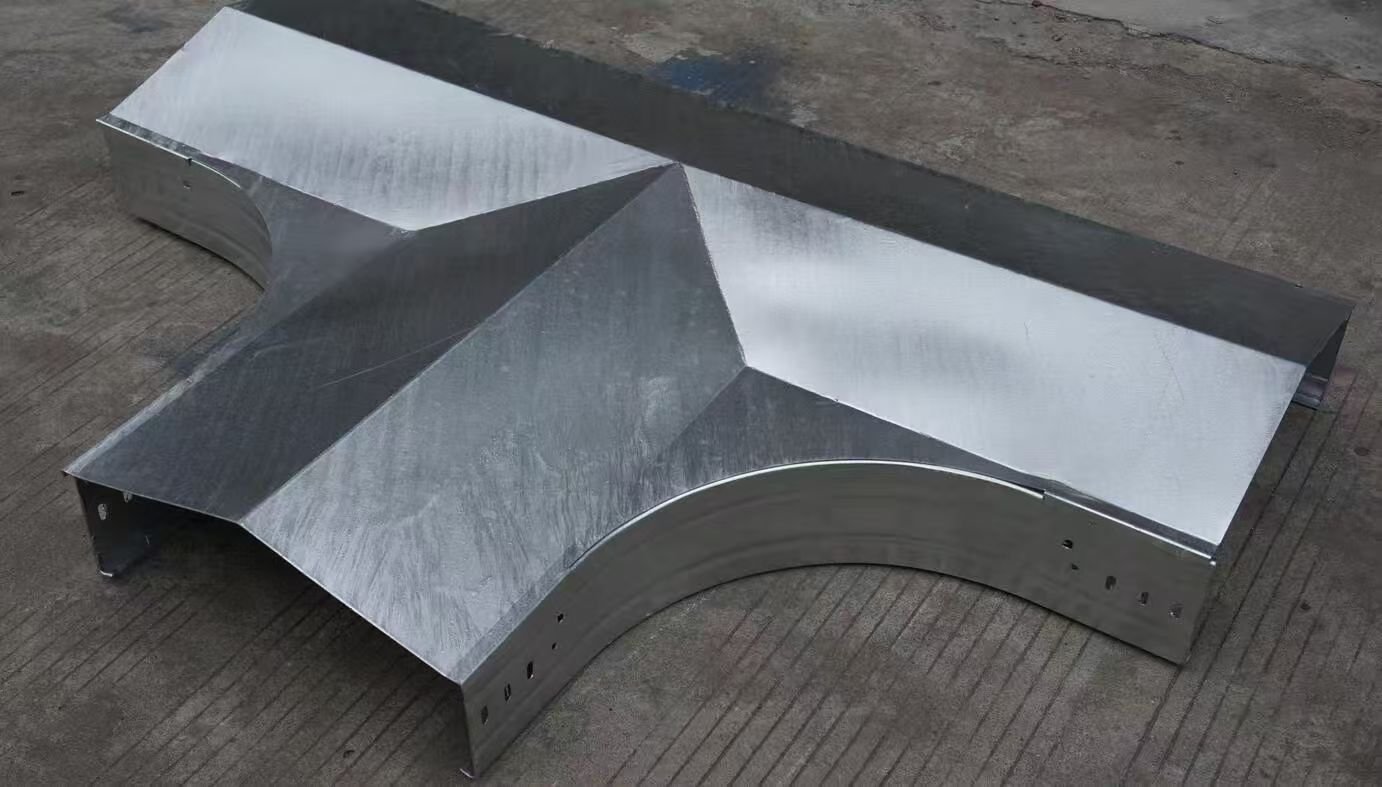Comparison of hot dipped versus pre-galvanized trunking coating coverage and edge protection (ID#3)