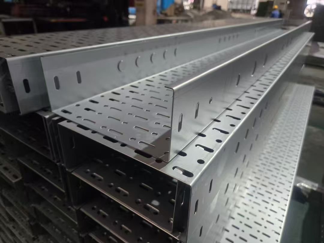 Cable ladder heavy power distribution industrial installation application (ID#3)