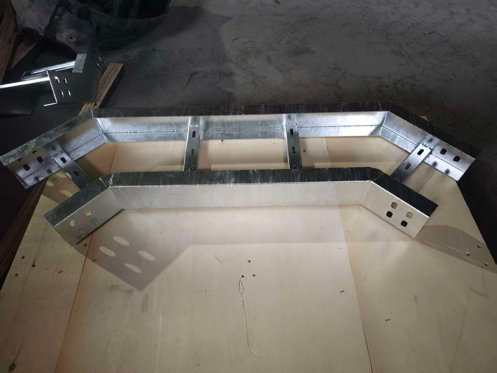 Industries like offshore oil, petrochemical, and coastal solar specifying 100 micron HDG ladders (ID#3)