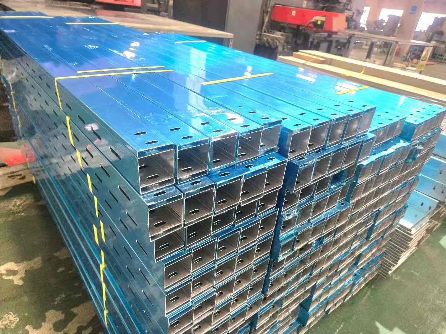 Sizing and load capacity calculation guide for aluminum alloy perforated cable trays (ID#4)