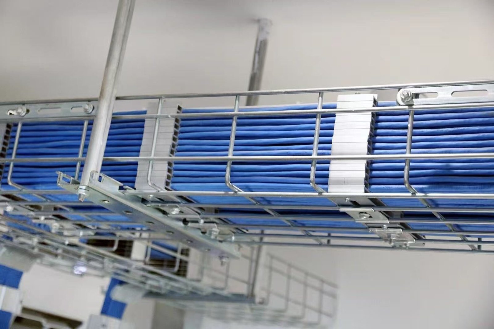 Choosing EPC Cable Solutions Guide to choosing cable baskets or trays for EPC project installations (ID#3)
