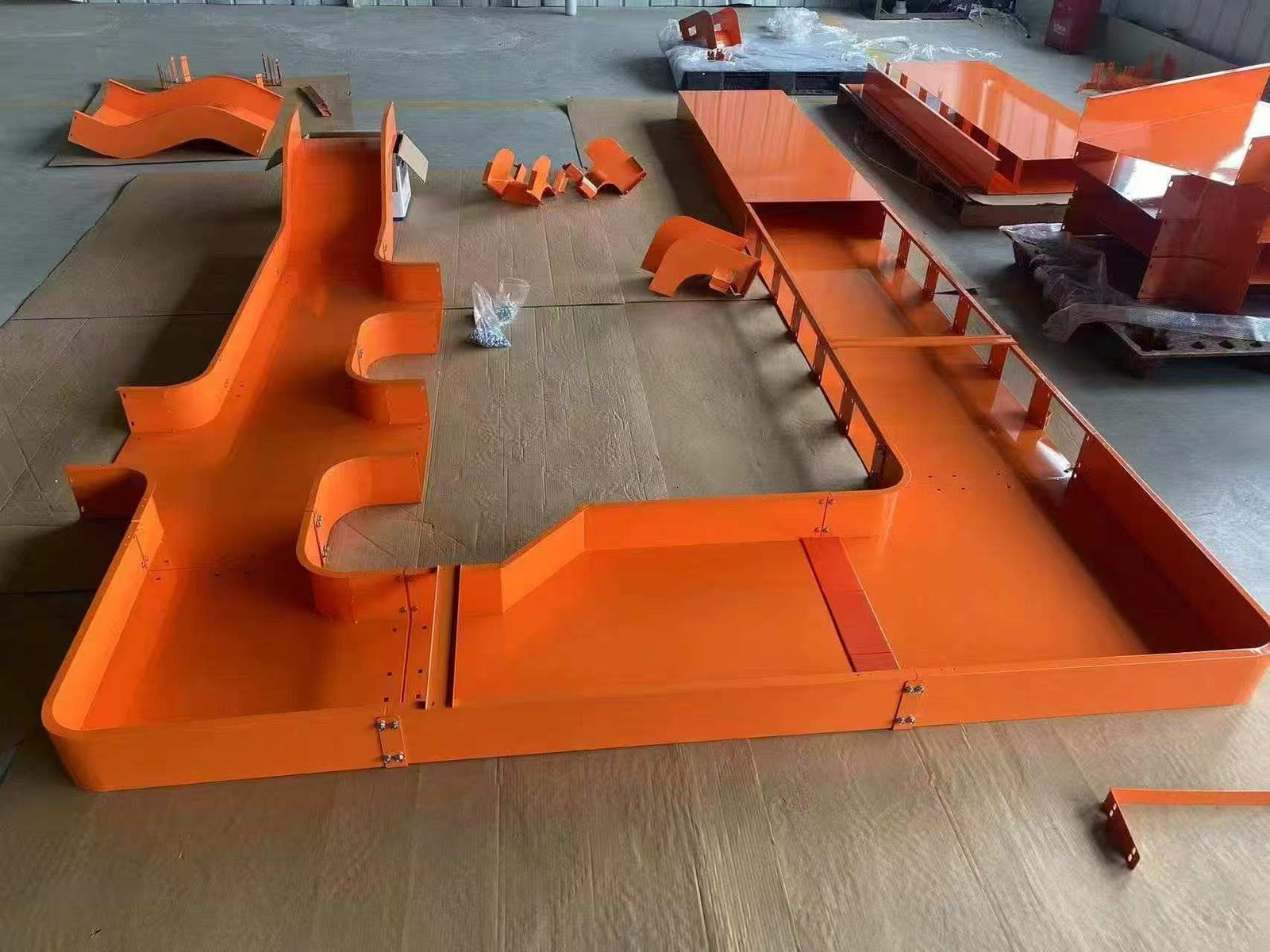 Galvanized powder coated cable trunking overview showing dual-layer corrosion protection design (ID#1)
