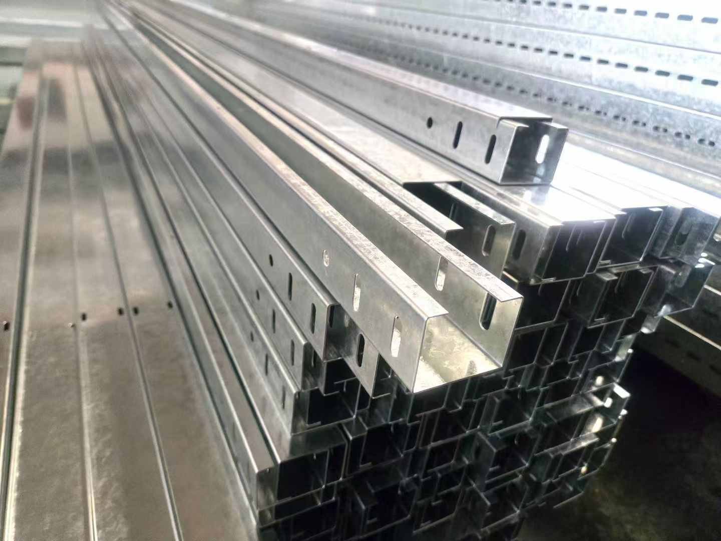 Zinc-aluminum-magnesium coating layers protecting cable tray against corrosion in harsh environments (ID#2)
